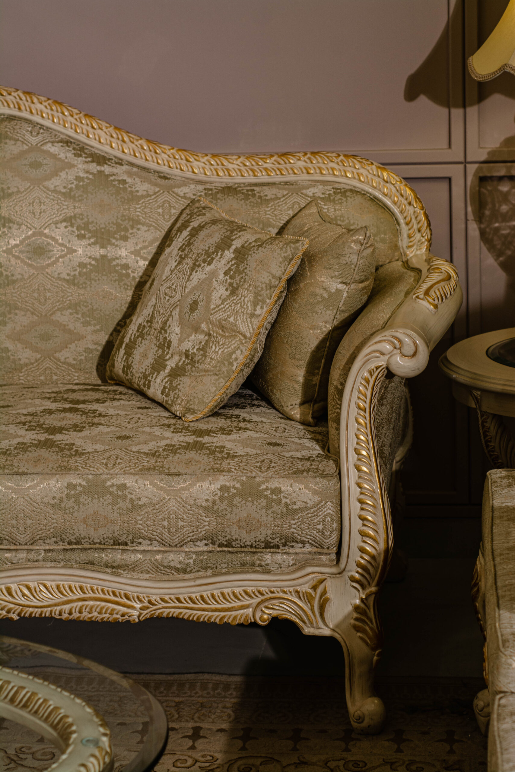 Crazy Classic Sofa - Image 5