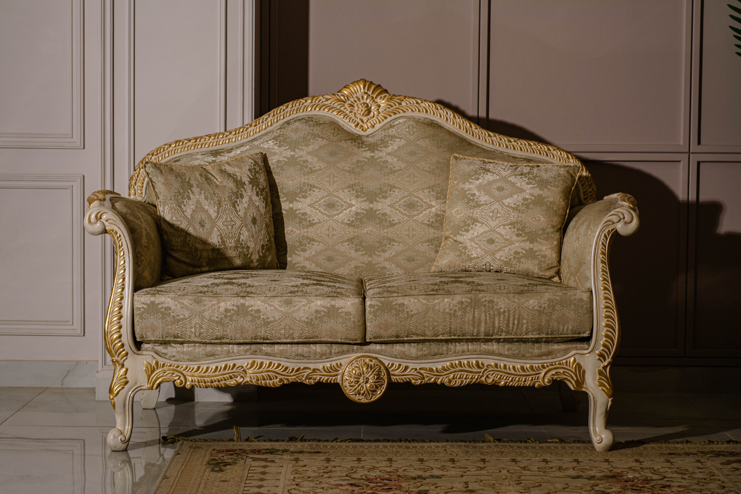 Crazy Classic Sofa - Image 6