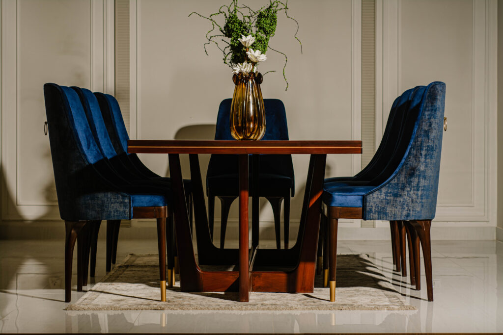 Brazo Dining Set