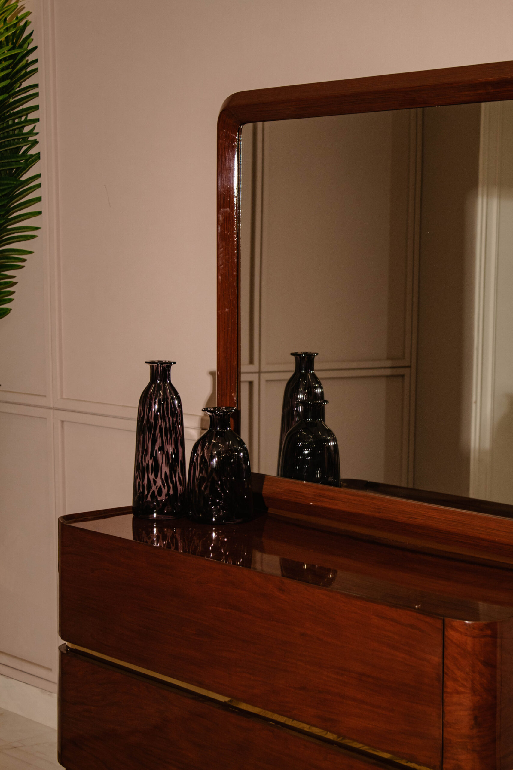 Moderna Dresser & Mirror - Image 3